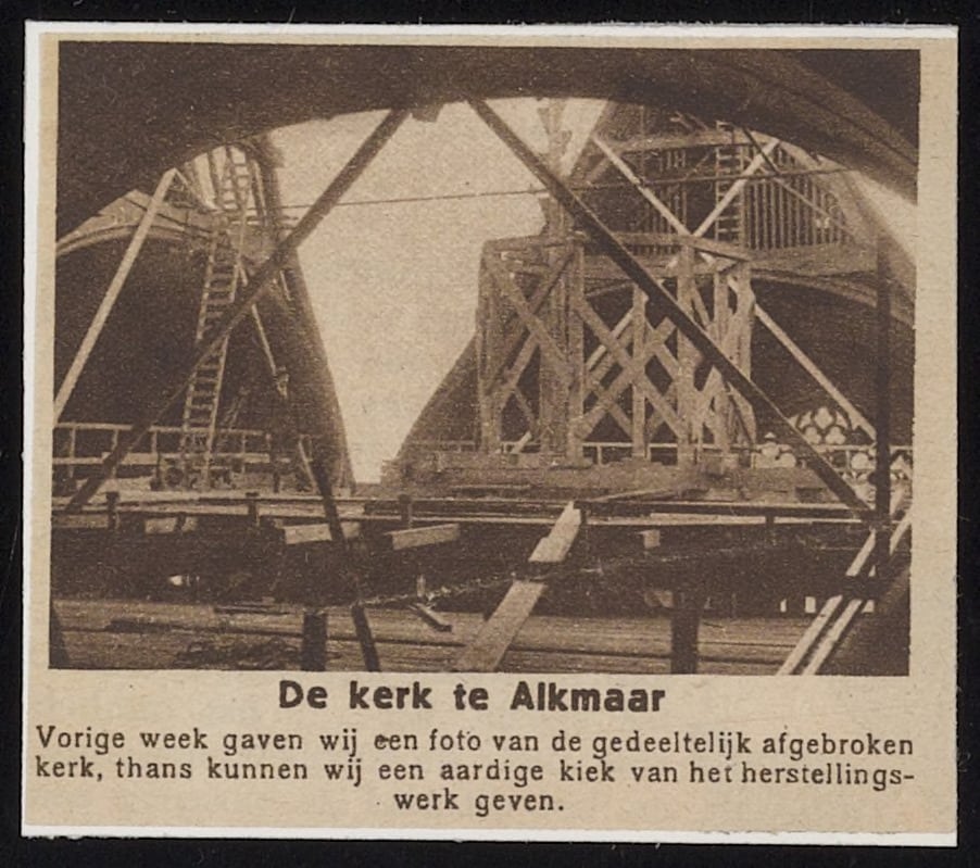 Grote Sint Laurenskerk. Zicht op de herstelwerkzaamheden bij de toren 1924. Onbekend : Collectie Regionaal Archief Alkmaar : FO 1010658.