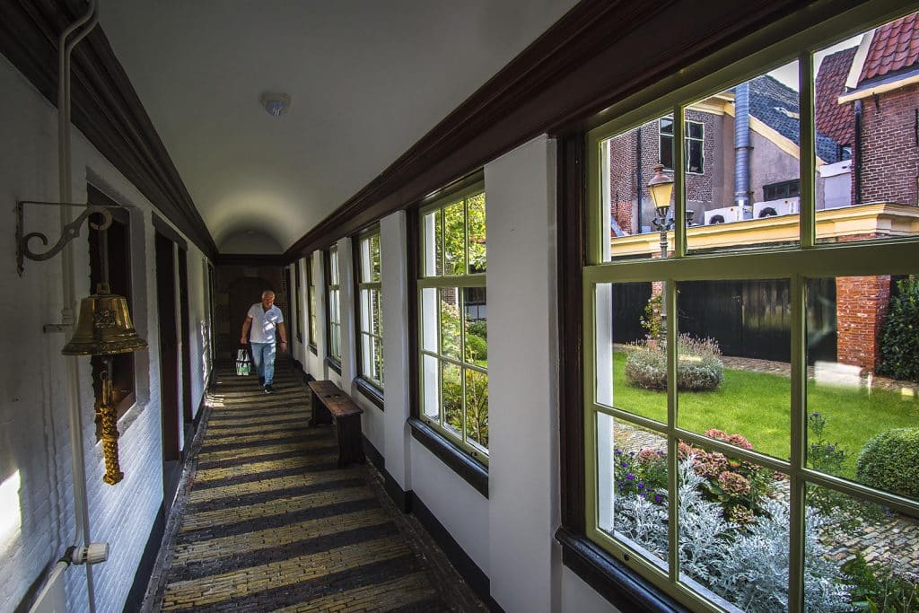 Huis van Achten Alkmaar-gang met bel