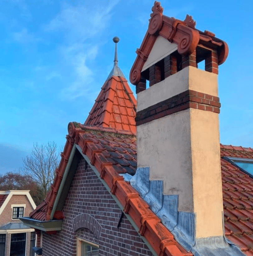 DETAIL OP DINSDAG- Dakpannen op maat in de Emmastraat 11 juli 2023