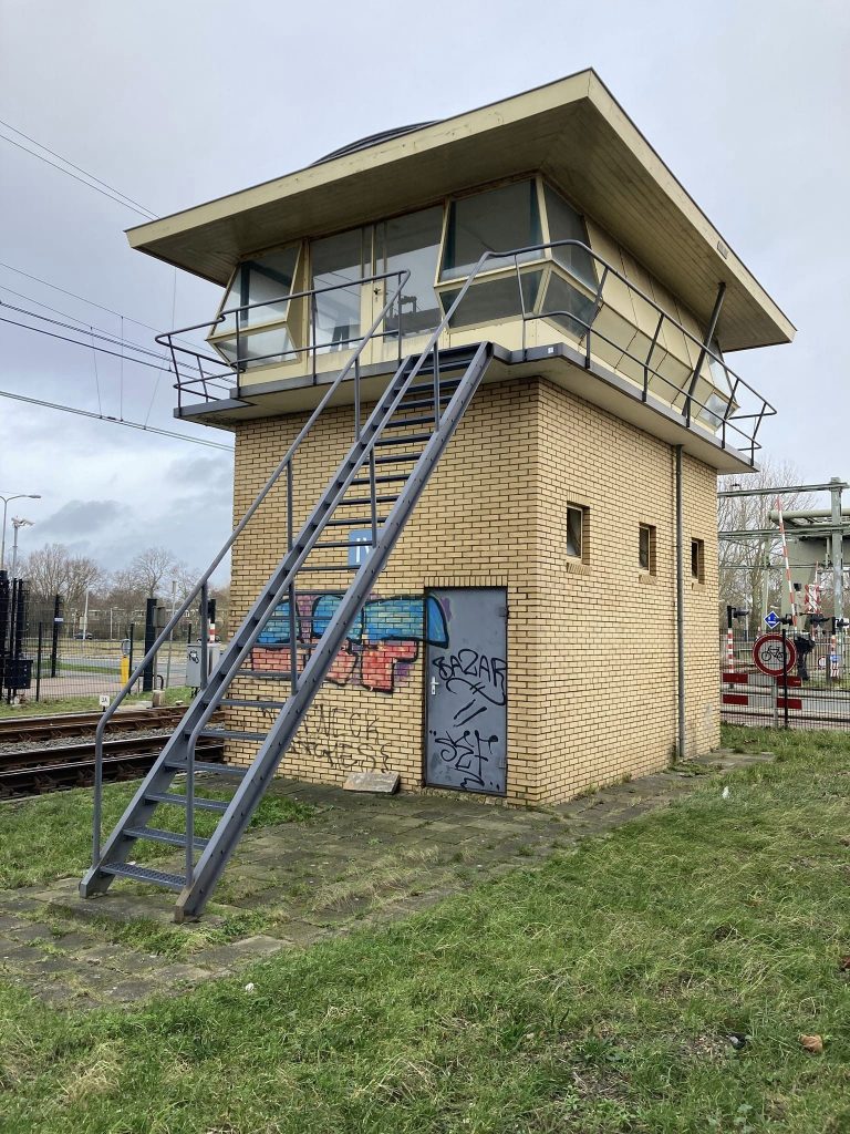 DETAIL OP DINSDAG- Ruim zicht op het spoor 30 april 2024