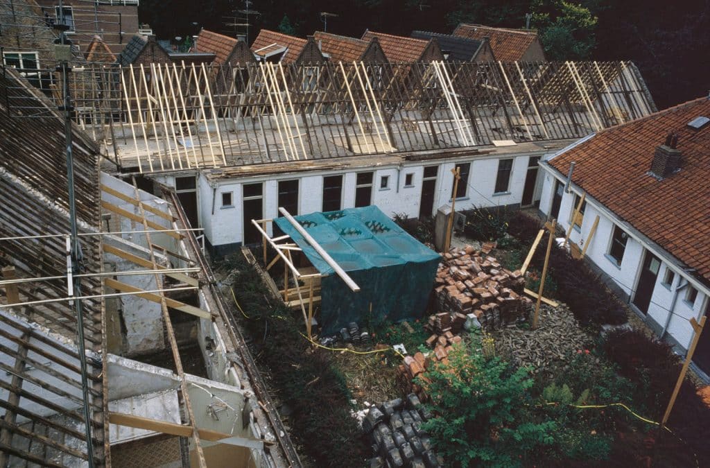 Hofje Paling en van Foreest tijdens verbouwing in 1985