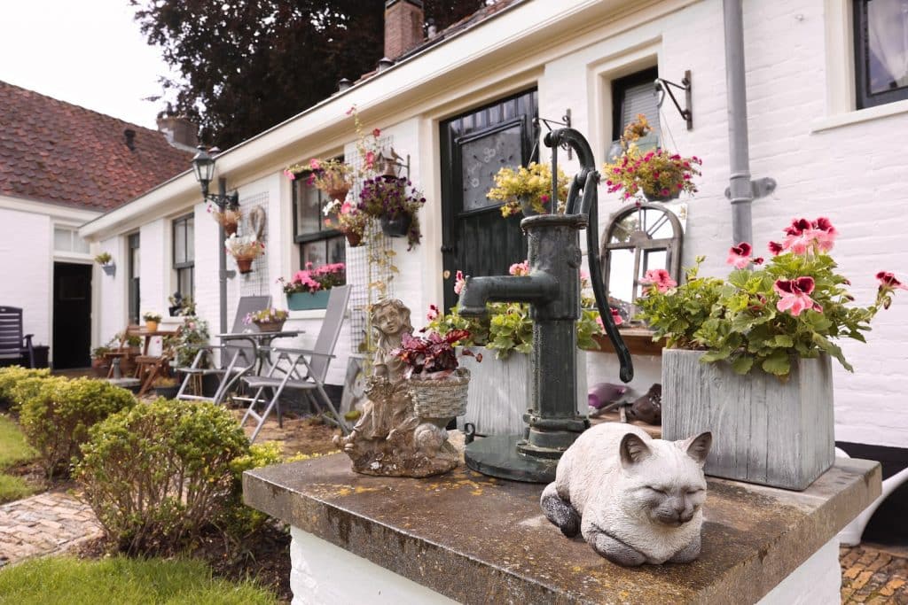 Binnentuin van het hofje van Paling en Van Foreest.