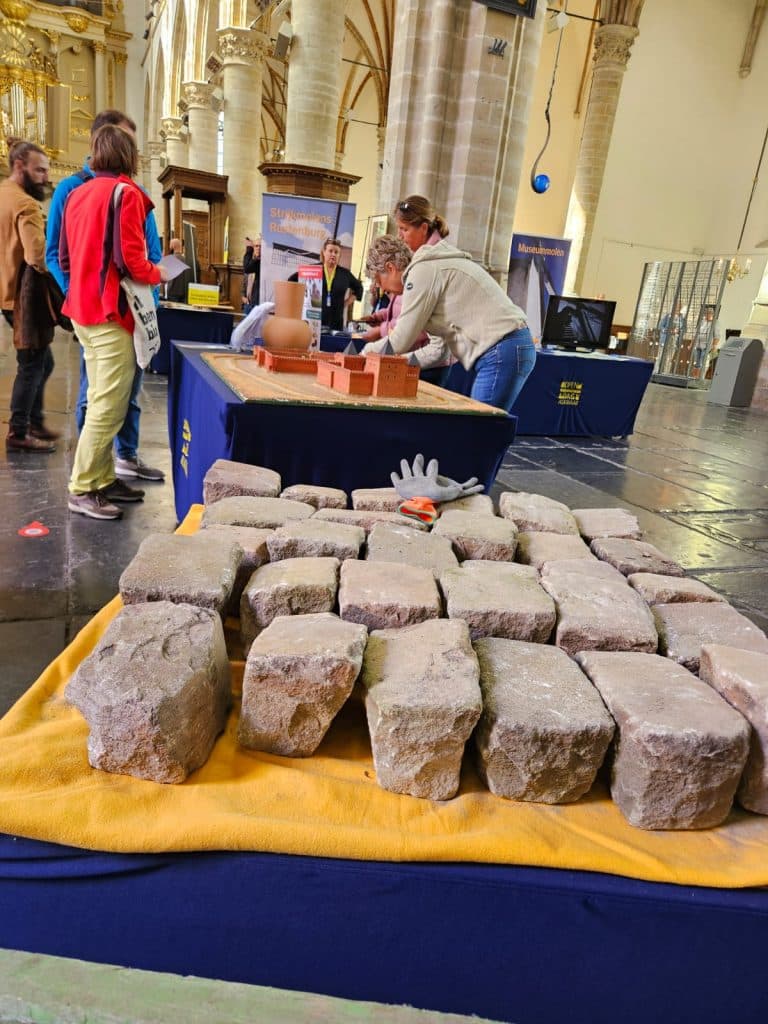 Grote St Laurenskerk erfgoedmarkt raden keien Munnikenweg