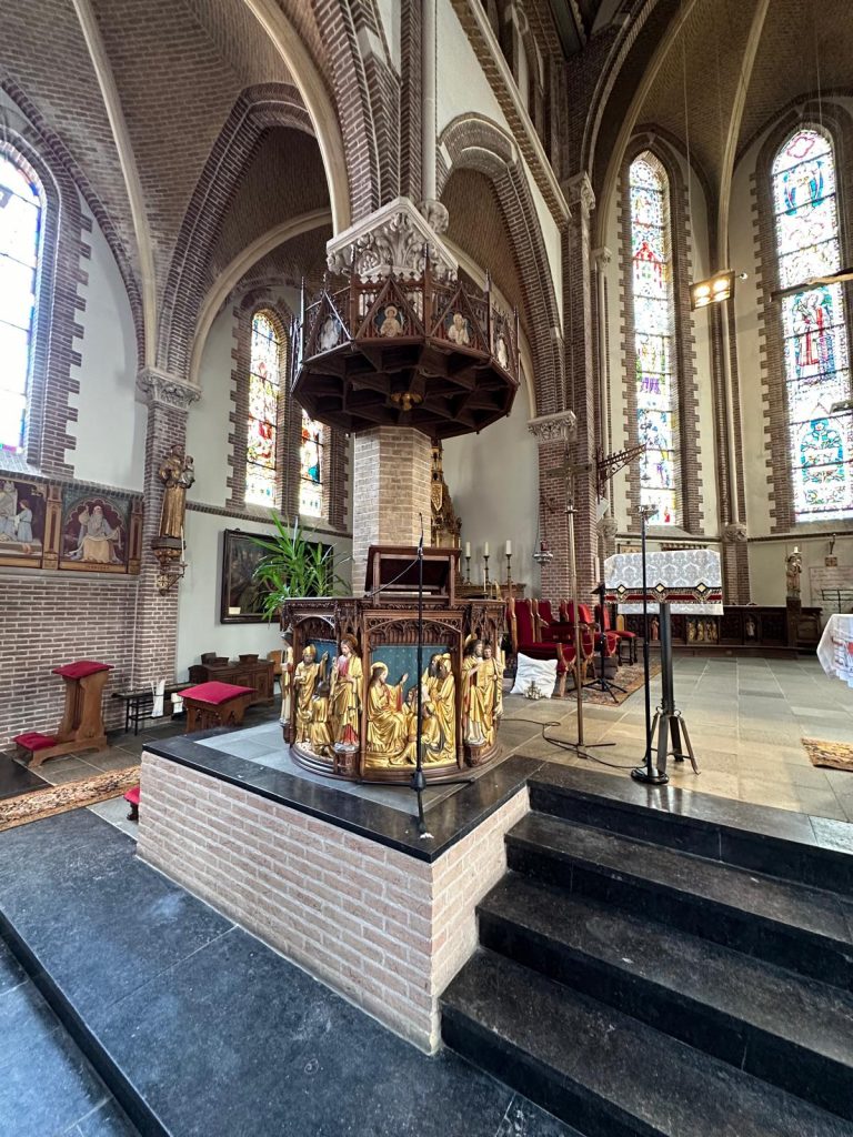 Laurentiuskerk Oudorp interieur