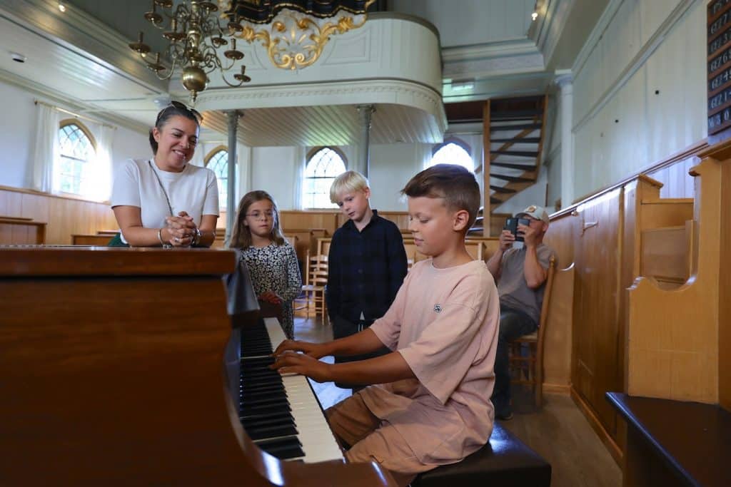 Piano spelen in Zwarte Kerkje