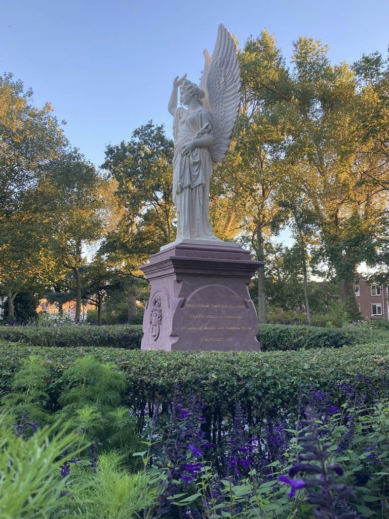 Victorientje in het Victoriepark in Alkmaar.