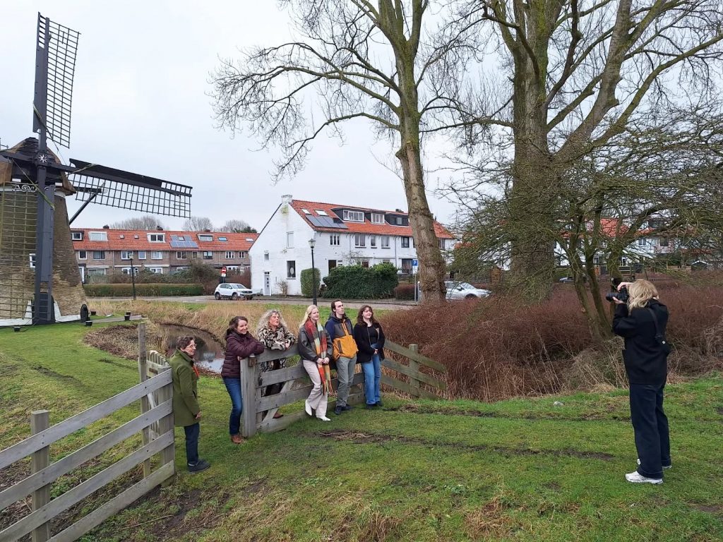 Erfgoed team bij molen De Eendracht in de Bergerhof